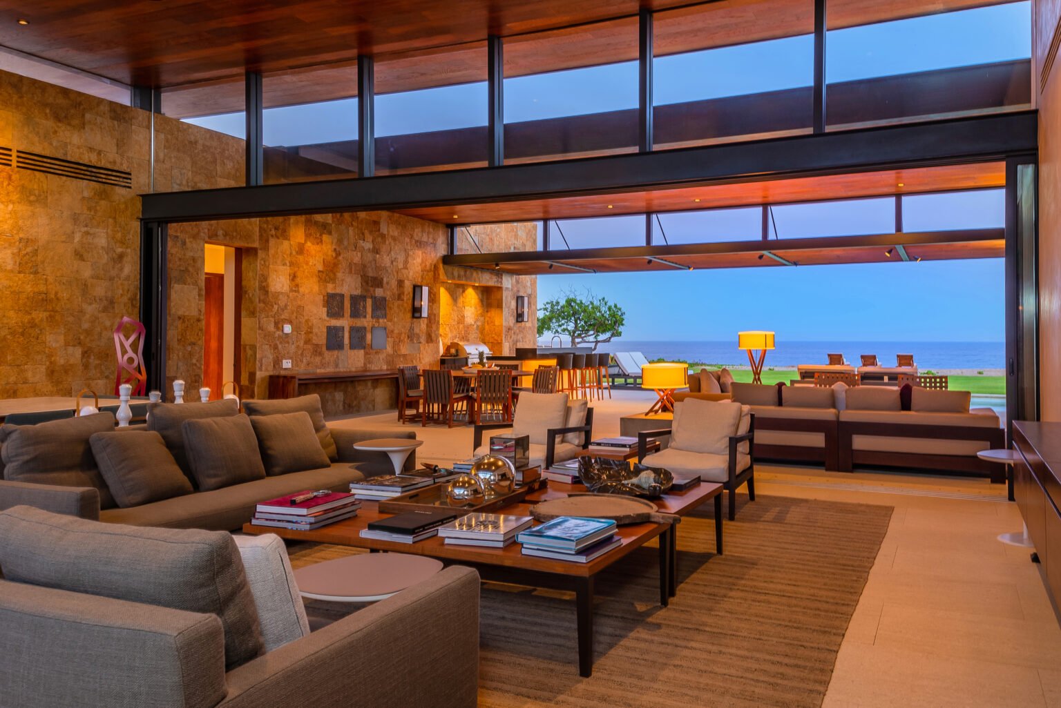 West Enclave Residence 7
- a luxurious Oceanfront Ritz-Carlton Reserve Residence June 12, 2023 Ever since I moved into LUMARIA Residences, life has been nothing short of incredible.